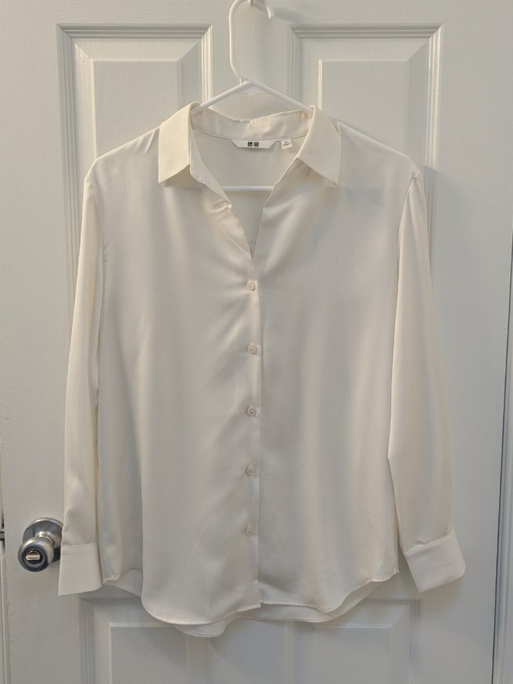 Uniqlo satin button down bloise